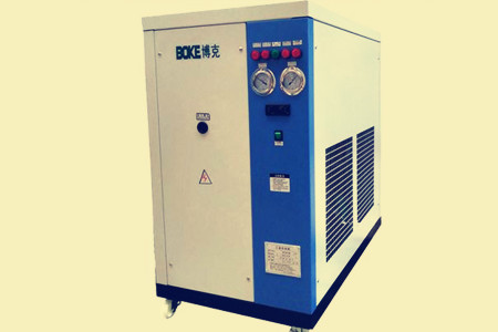 水冷箱式冷水機和螺桿式機組有何不同？